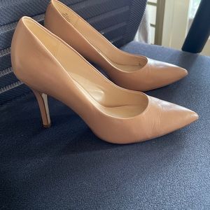 Nine West pumps light tan / nude worn once